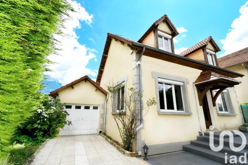 Traditional house 6 rooms of 86 m² in Corbeil-Essonnes (91100)