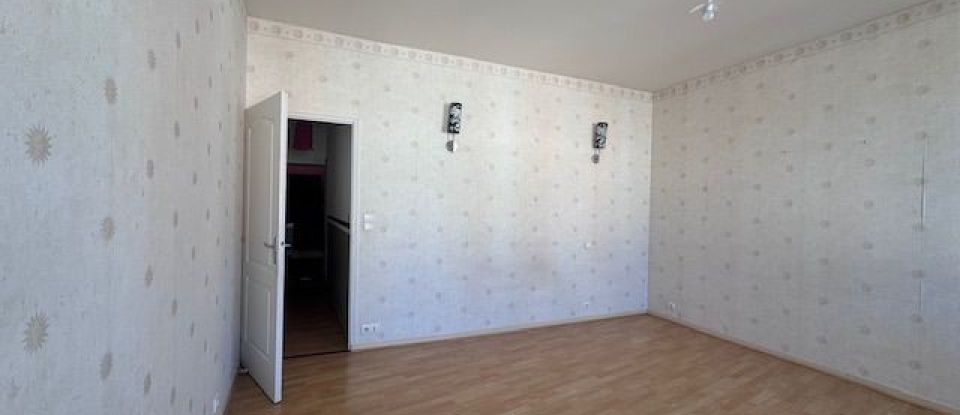 House 5 rooms of 110 m² in Châteauroux (36000)