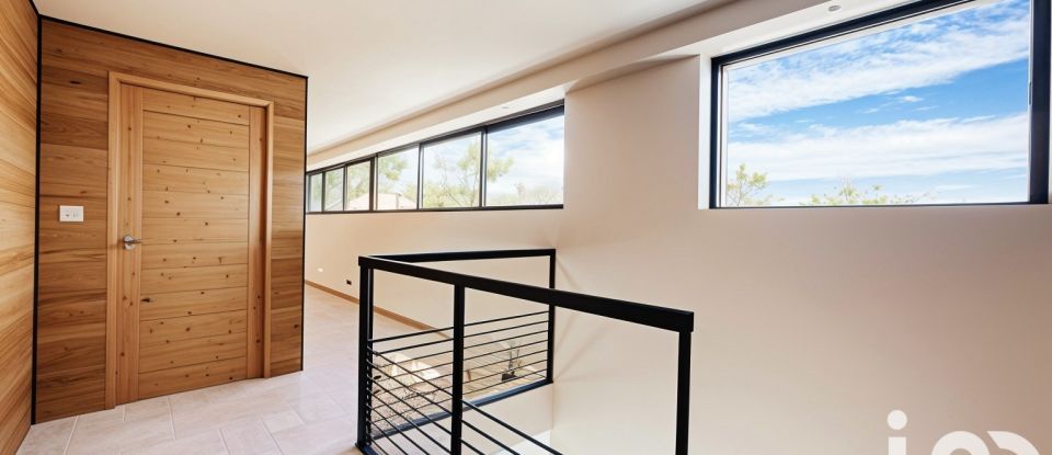 Maison 6 pièces de 204 m² à Grimaud (83310)