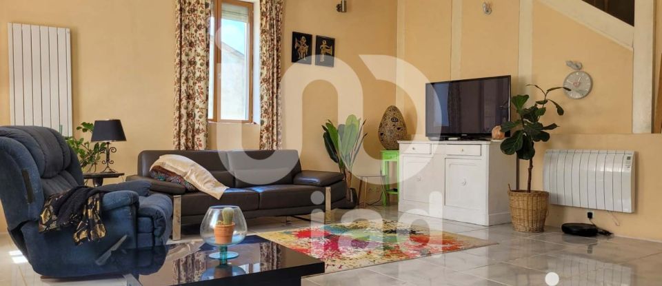 Village house 5 rooms of 148 m² in Audes (03190)