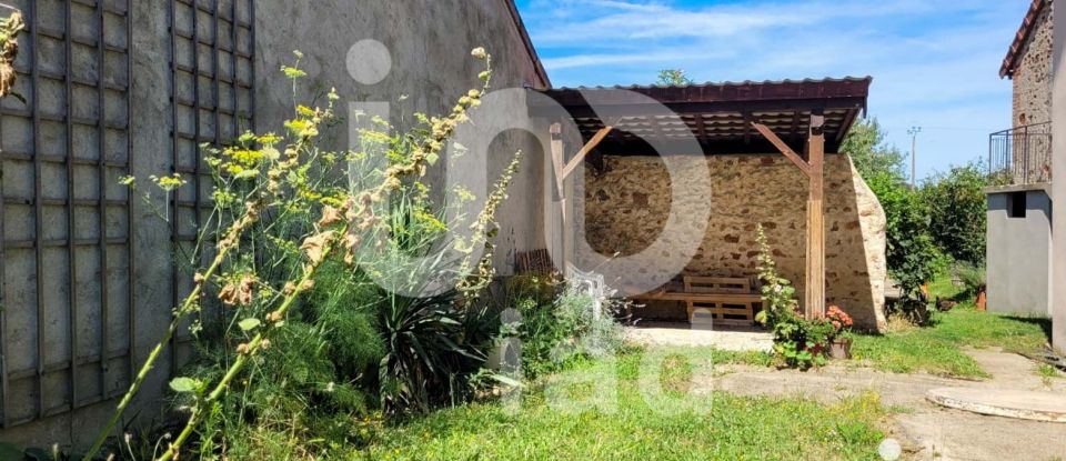 Village house 5 rooms of 148 m² in Audes (03190)