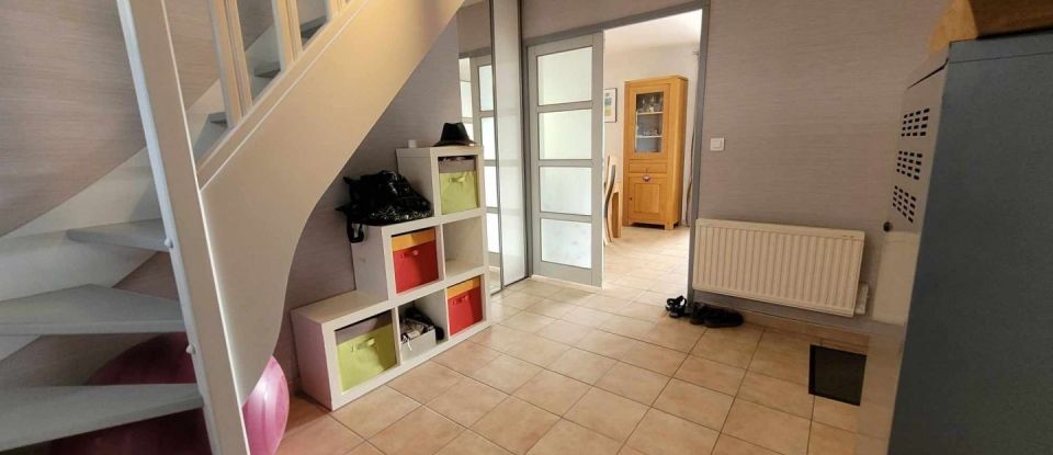 House 4 rooms of 100 m² in Mogneville (60140)