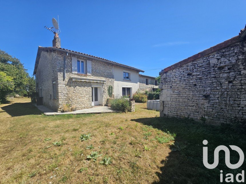 House 6 rooms of 167 m² in La Faye (16700)