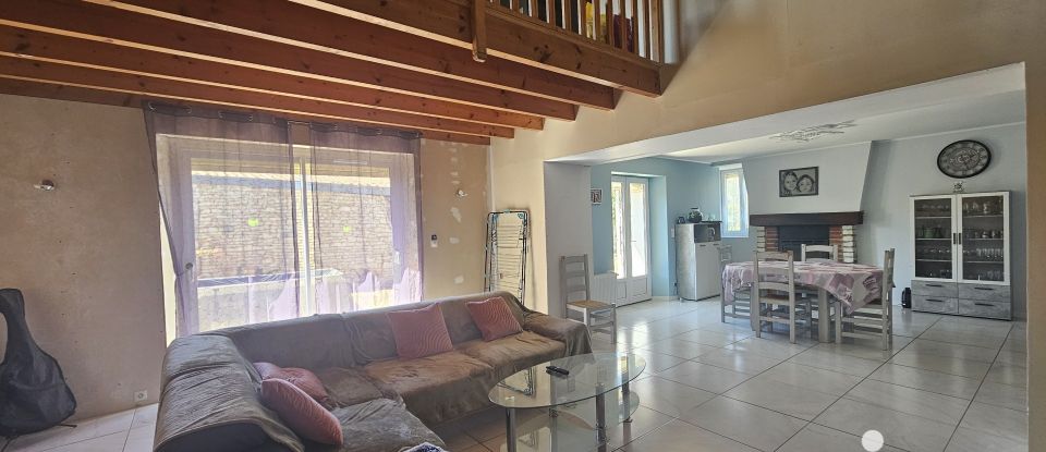 House 6 rooms of 167 m² in La Faye (16700)