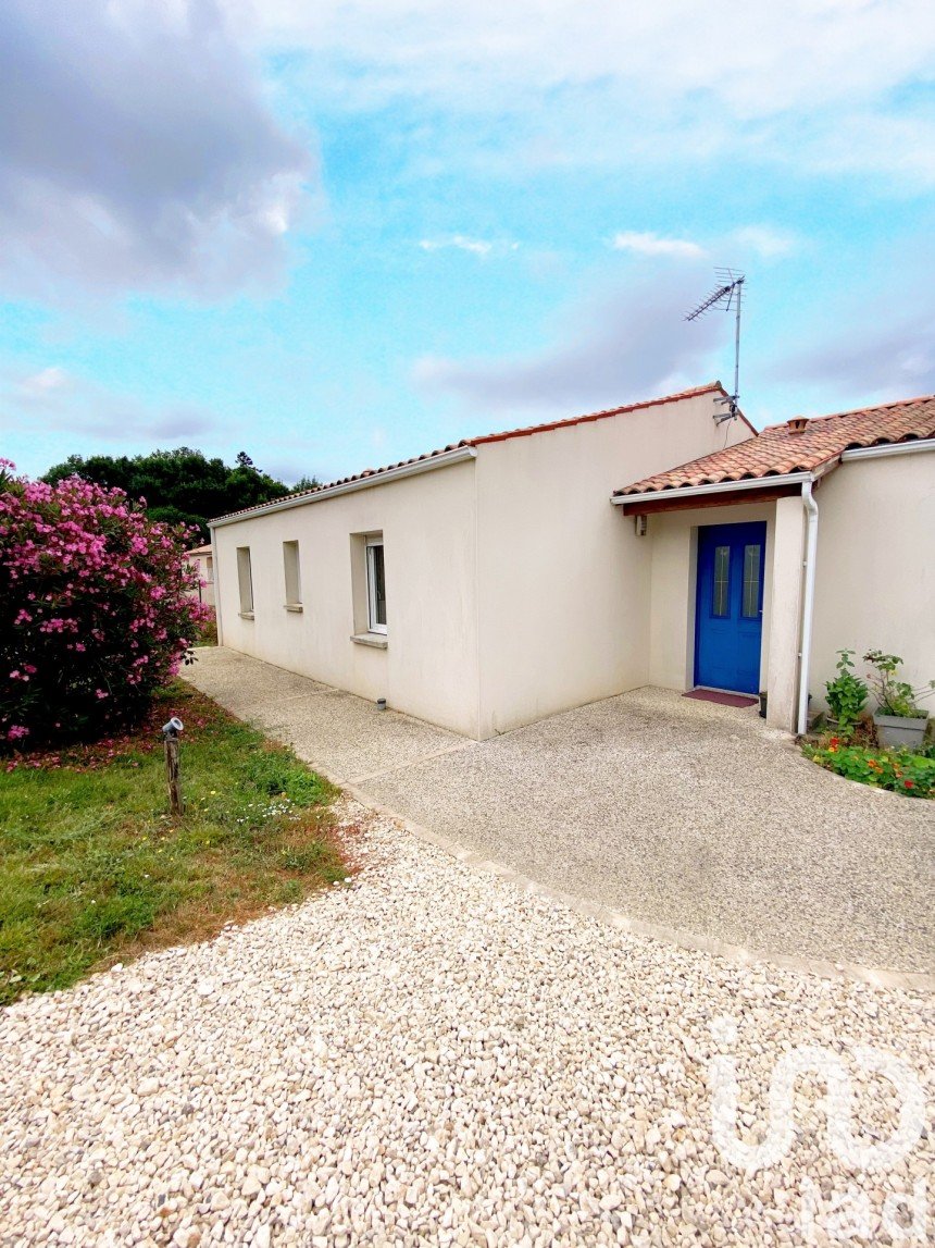 House 5 rooms of 114 m² in Exireuil (79400)