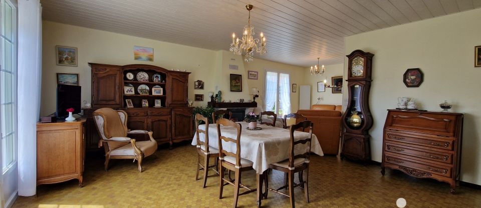 Traditional house 7 rooms of 111 m² in Le Fenouiller (85800)