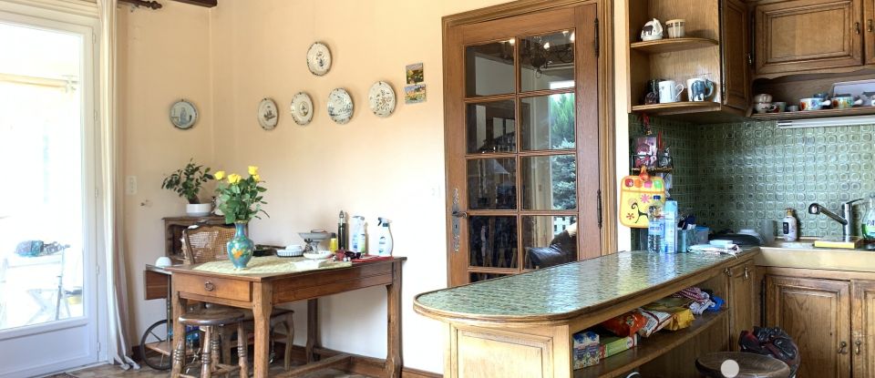 Traditional house 7 rooms of 220 m² in Thiers (63300)