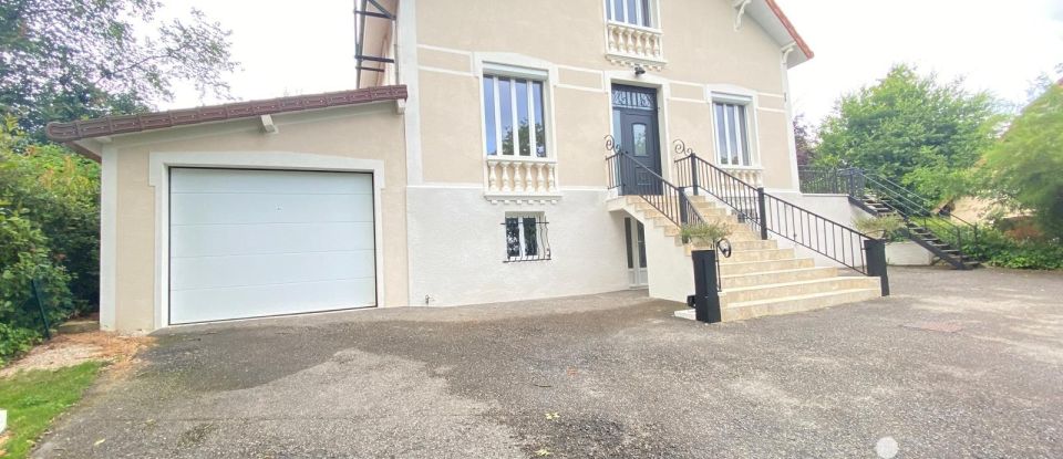 Maison traditionnelle 9 pièces de 123 m² à Paray-le-Monial (71600)