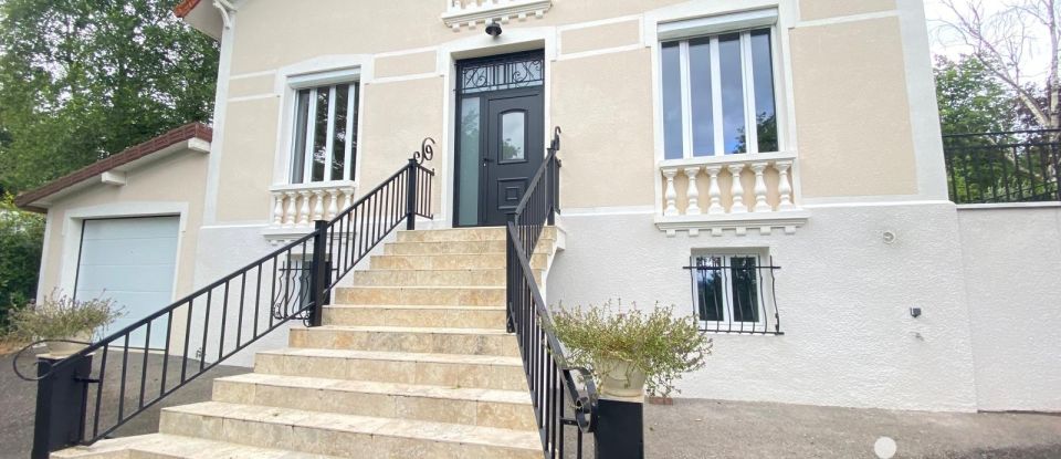 Maison traditionnelle 9 pièces de 123 m² à Paray-le-Monial (71600)