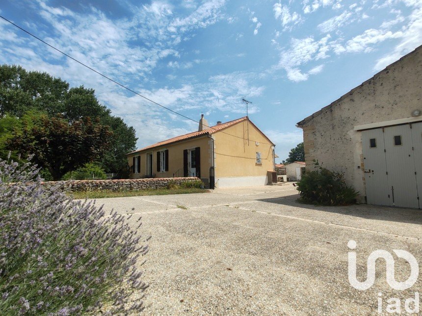 Maison 4 pièces de 145 m² à Sainte-Radégonde-des-Noyers (85450)