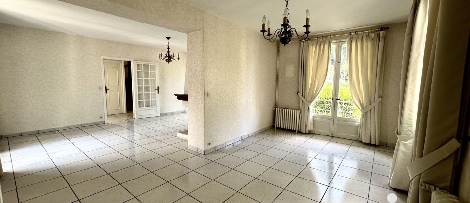 House 6 rooms of 153 m² in Saint-Héand (42570)