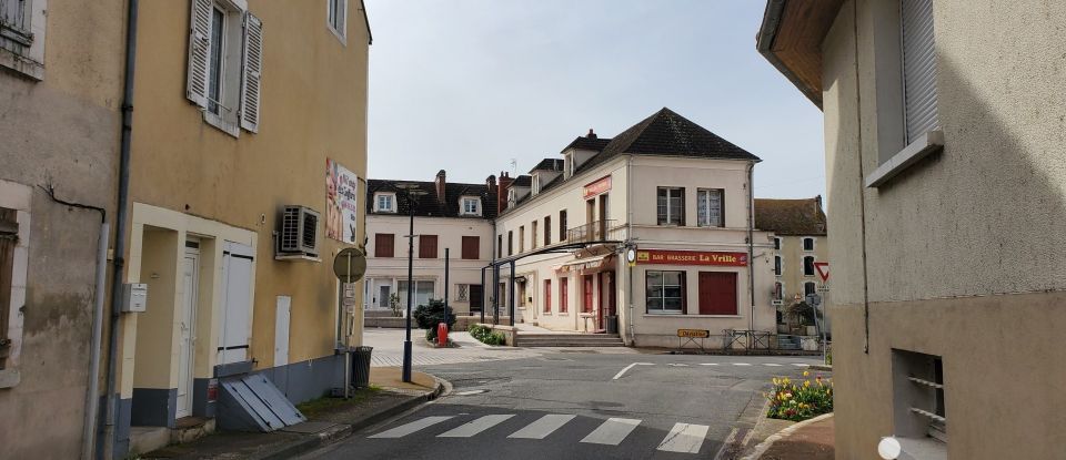 Town house 6 rooms of 250 m² in Neuvy-sur-Loire (58450)