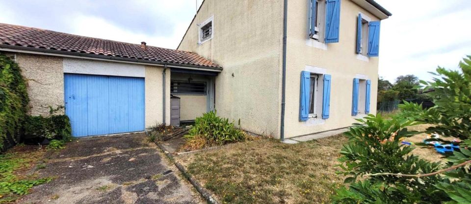 House 6 rooms of 130 m² in Braud-et-Saint-Louis (33820)