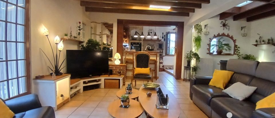 Country house 6 rooms of 221 m² in Castelsarrasin (82100)