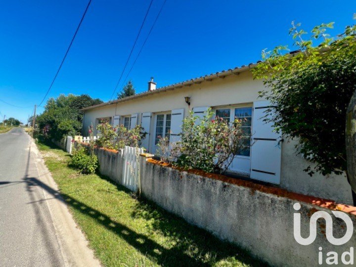 Maison de campagne 4 pièces de 103 m² à Meursac (17120)