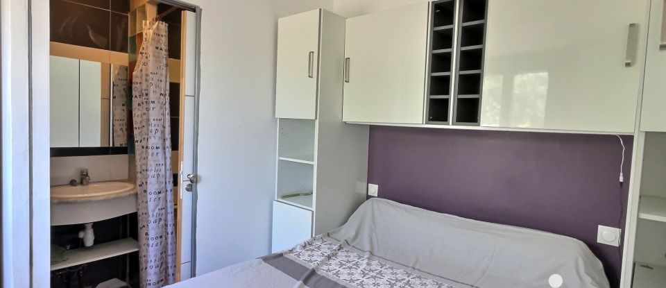 Lodge 4 rooms of 50 m² in Arles (13200)