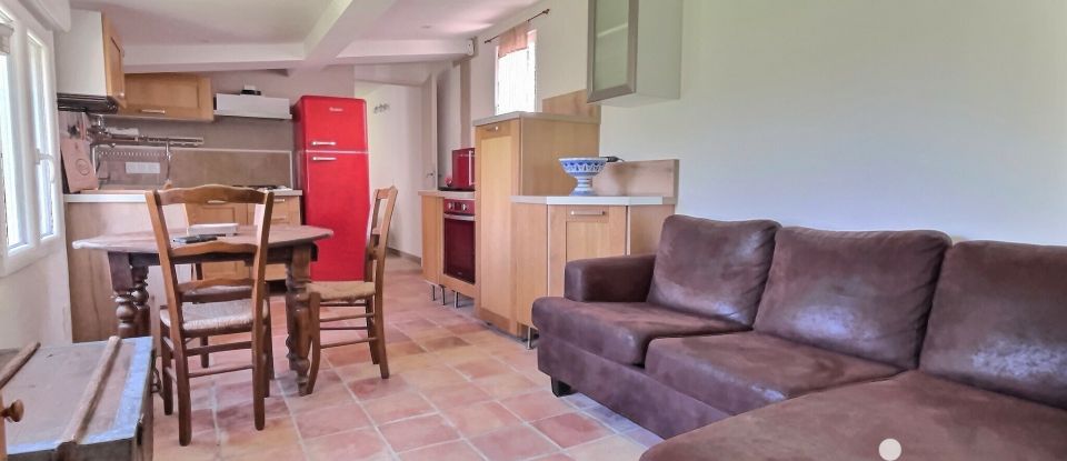 Lodge 4 rooms of 50 m² in Arles (13200)