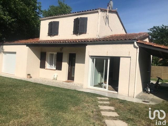 Maison 6 pièces de 138 m² à Libourne (33500)