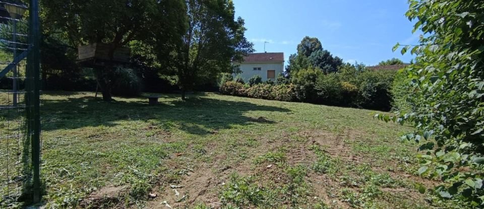 Land of 676 m² in Vizille (38220)