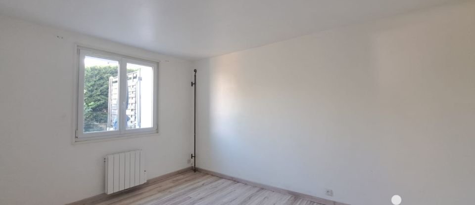 Apartment 3 rooms of 80 m² in Tacoignières (78910)