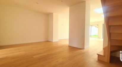 House 8 rooms of 190 m² in Hem (59510)