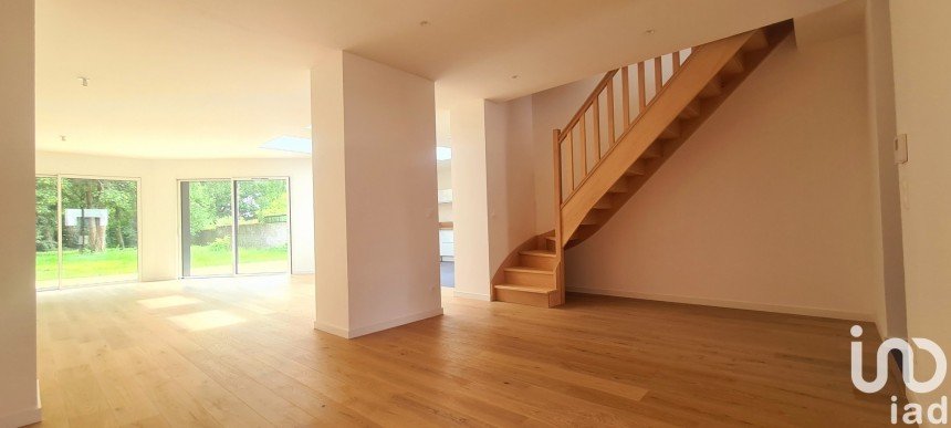 Maison 8 pièces de 190 m² à Hem (59510)