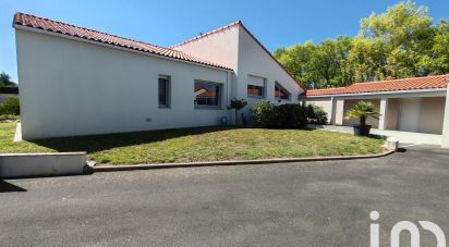 Town house 6 rooms of 216 m² in Le May-sur-Èvre (49122)