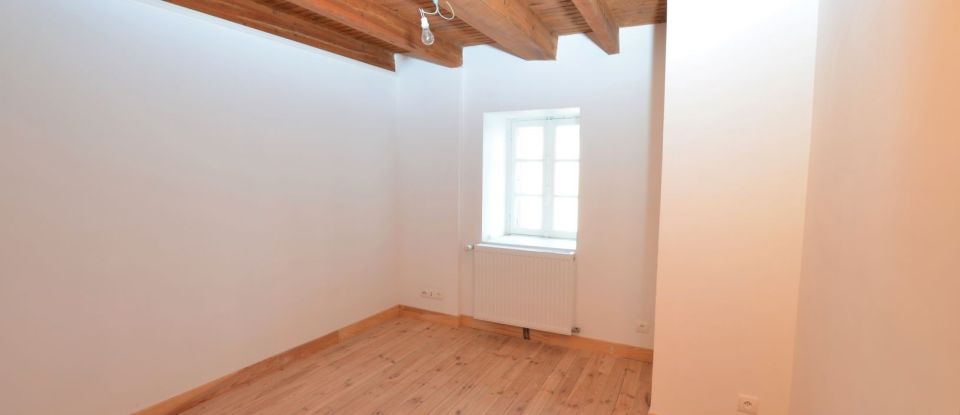 House 5 rooms of 110 m² in Usson-en-Forez (42550)