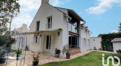 Architect house 8 rooms of 211 m² in Ozoir-la-Ferrière (77330)