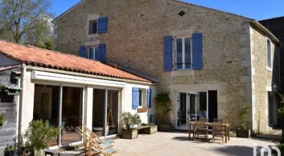 House 8 rooms of 250 m² in SAINT-PIERRE-LA-NOUE (17700)