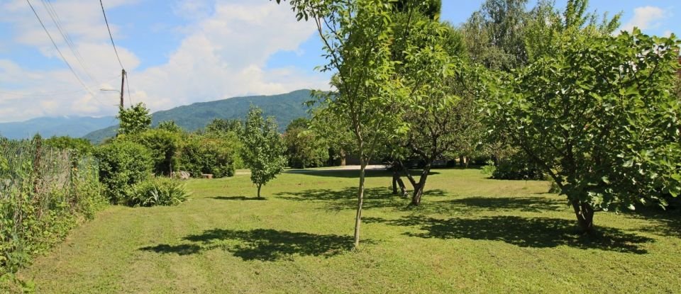 Land of 606 m² in Barraux (38530)