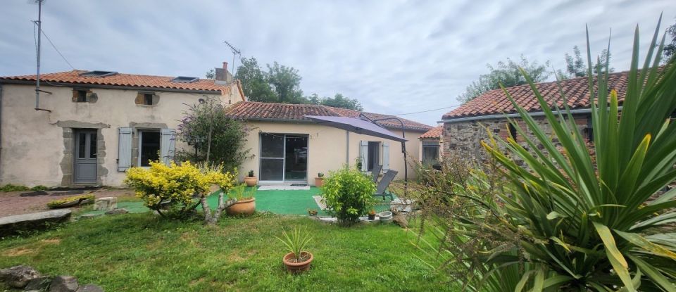 House 6 rooms of 137 m² in Glénay (79330)