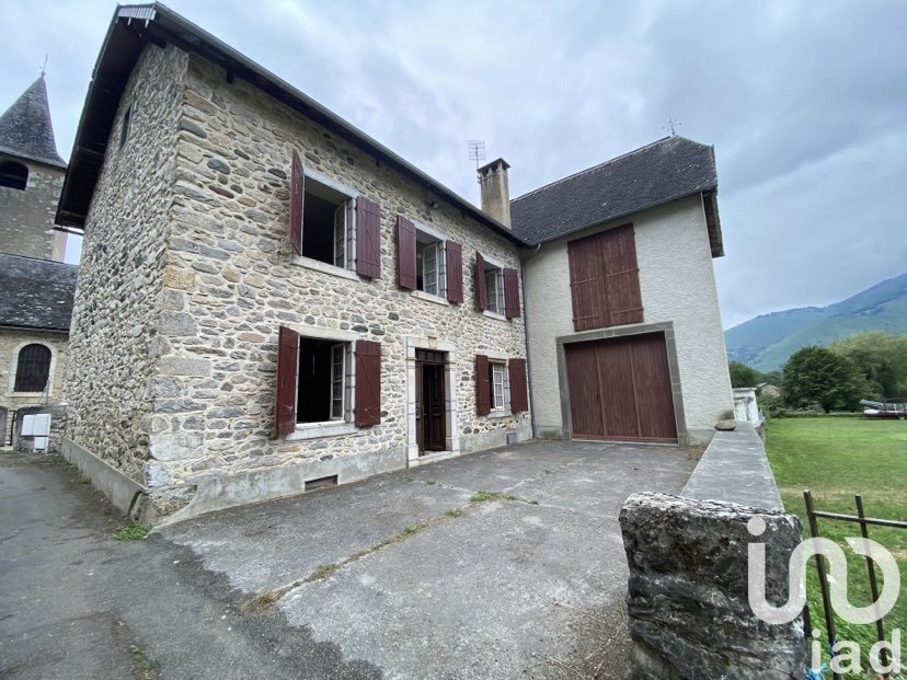 Traditional house 6 rooms of 115 m² in Lées-Athas (64490)