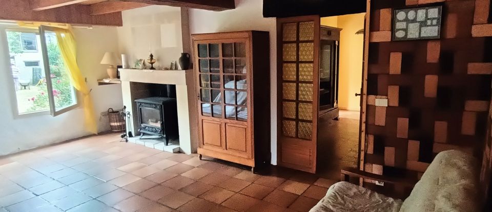 House 8 rooms of 185 m² in Le Coudray-Macouard (49260)