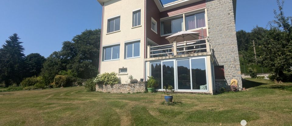 Maison 8 pièces de 240 m² à Sainte-Feyre (23000)