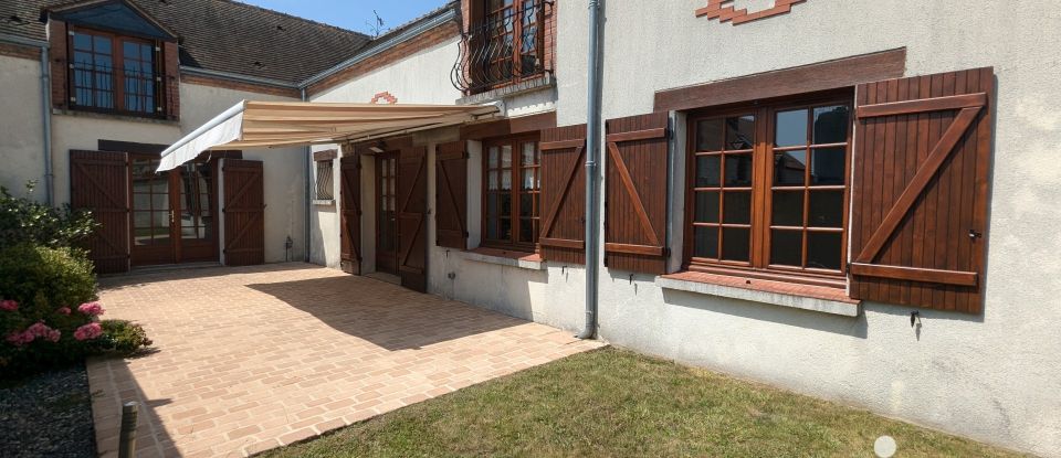 Maison traditionnelle 10 pièces de 220 m² à Sully-sur-Loire (45600)