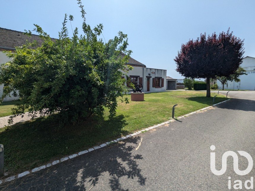 Maison traditionnelle 10 pièces de 220 m² à Sully-sur-Loire (45600)