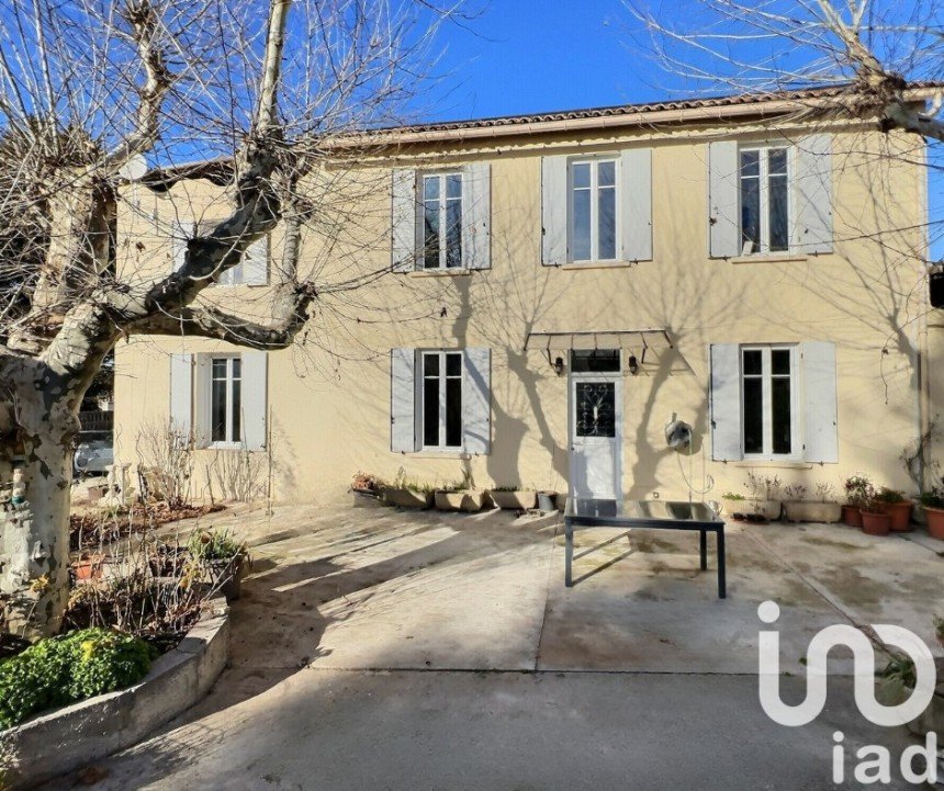 Traditional house 7 rooms of 180 m² in Aix-en-Provence (13100)