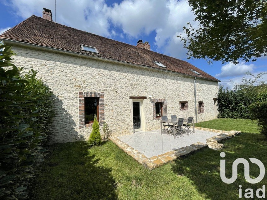 Maison traditionnelle 6 pièces de 141 m² à Ligny-le-Châtel (89144)