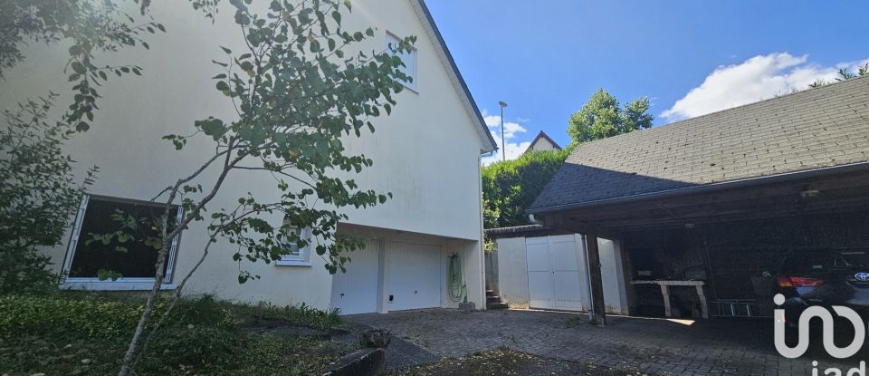 Maison traditionnelle 10 pièces de 252 m² à La Souterraine (23300)