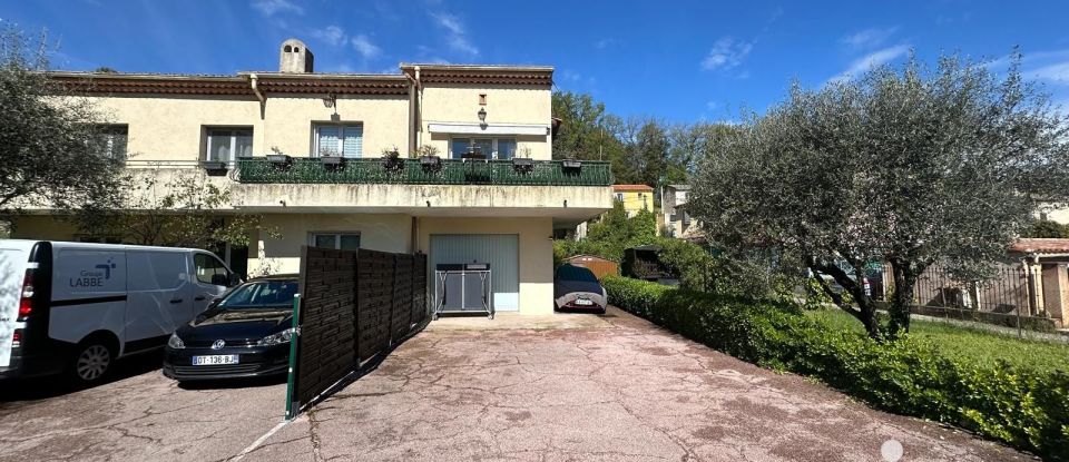 Maison traditionnelle 8 pièces de 172 m² à Villeneuve-Loubet (06270)