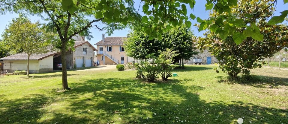 Maison traditionnelle 8 pièces de 187 m² à Burgnac (87800)