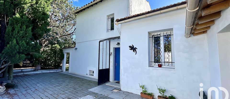 House 7 rooms of 196 m² in Villeneuve-lès-Avignon (30400)