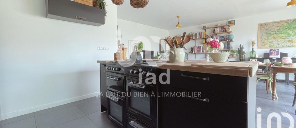 House 4 rooms of 92 m² in Saint-Xandre (17138)