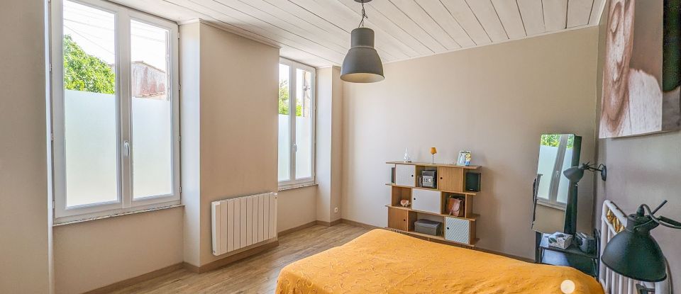 Maison 9 pièces de 180 m² à Cussac-Fort-Médoc (33460)