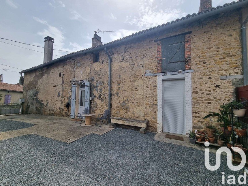 Village house 4 rooms of 117 m² in La Ferrière-en-Parthenay (79390)