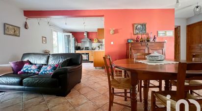 Traditional house 5 rooms of 105 m² in Saint-Martin-de-Crau (13310)