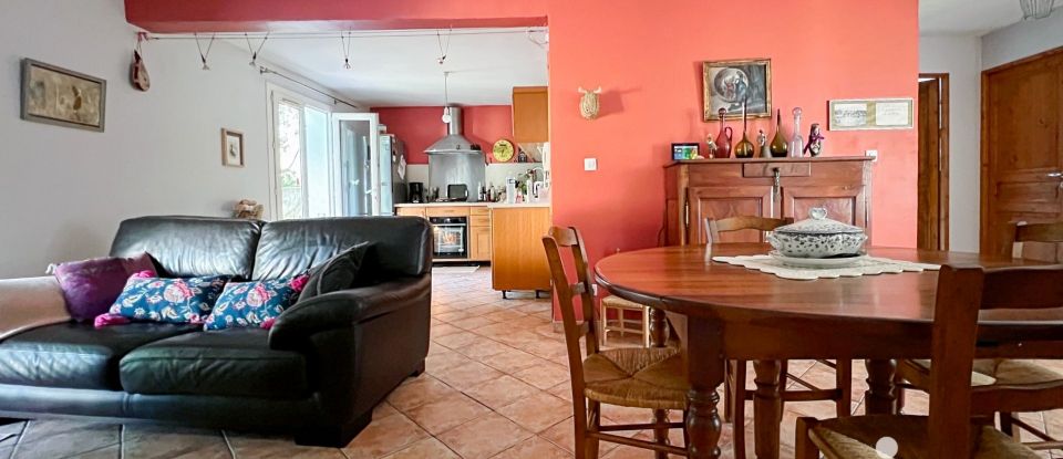 Traditional house 5 rooms of 105 m² in Saint-Martin-de-Crau (13310)