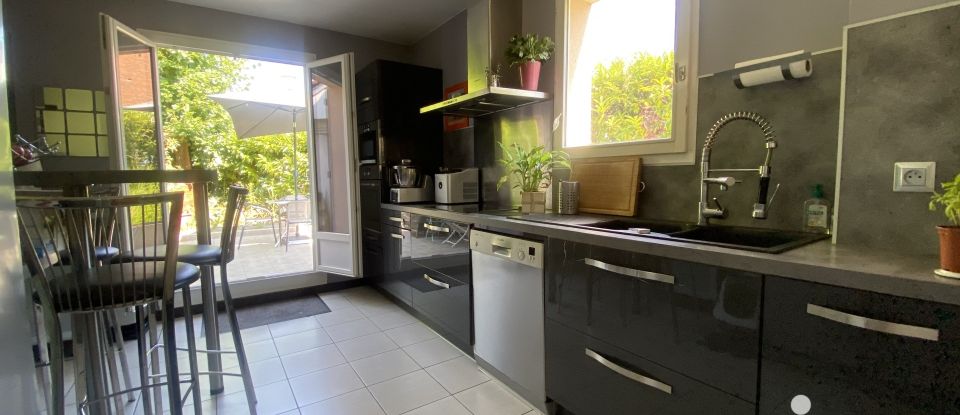 Maison 6 pièces de 121 m² à Marolles-en-Brie (94440)