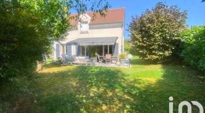 House 6 rooms of 121 m² in Marolles-en-Brie (94440)